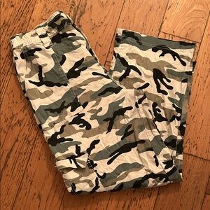 Women’s camouflage Cargo Pants
